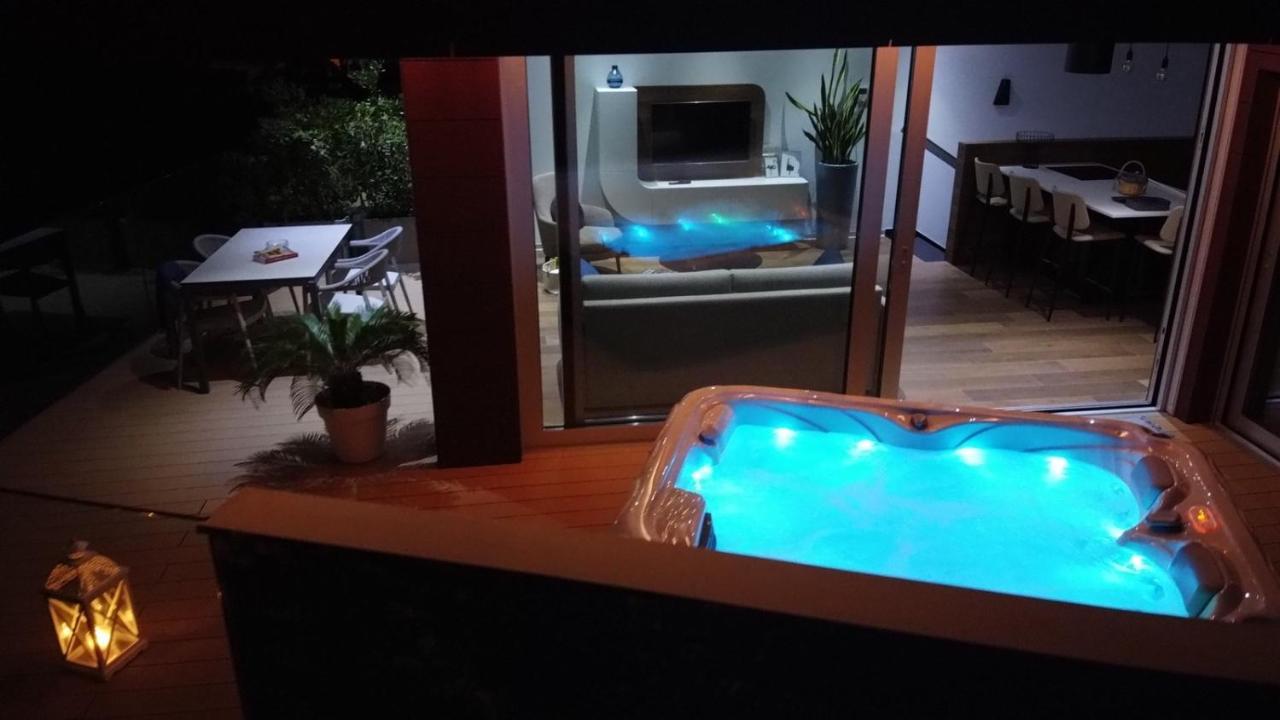 The Q Superior - A Penthouse With Jacuzzi And Sauna Rovinj Exteriör bild