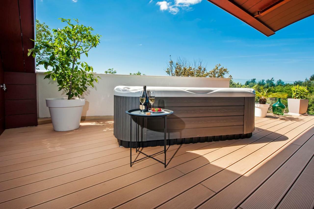 The Q Superior - A Penthouse With Jacuzzi And Sauna Rovinj Exteriör bild