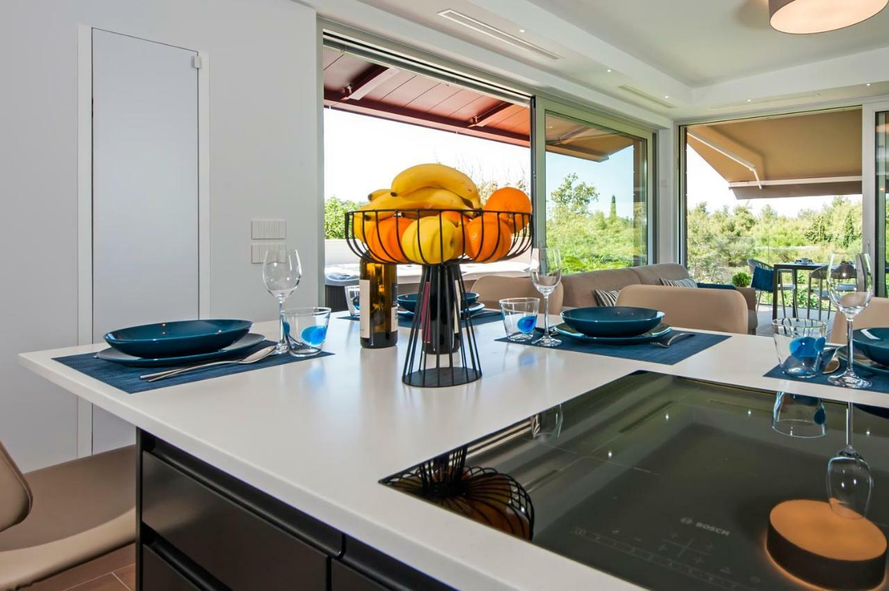 The Q Superior - A Penthouse With Jacuzzi And Sauna Rovinj Exteriör bild