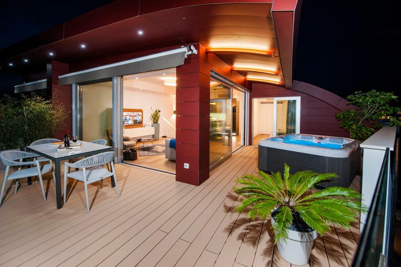 The Q Superior - A Penthouse With Jacuzzi And Sauna Rovinj Exteriör bild